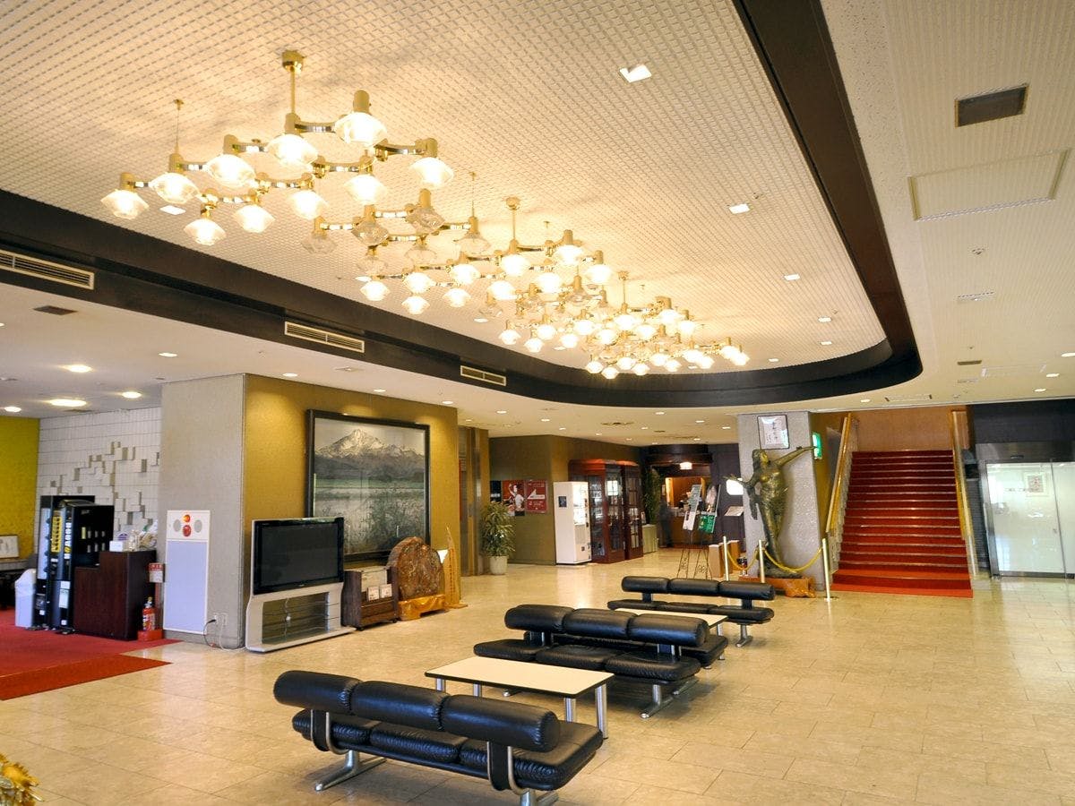 【ล็อบบี้】พื้นที่ที่สว่างและเปิดโล่ง.