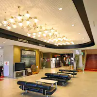 【ล็อบบี้】พื้นที่ที่สว่างและเปิดโล่ง.