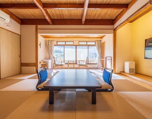 改装済み客室一例（寂）2～4人用和室12畳