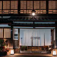 อาคารไม้สามชั้นที่สืบทอดประวัติศาสตร์ยาวนานกว่า 300 ปี