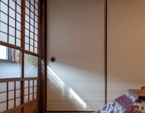 【和室6畳トイレなし】柔らかな光が彩る