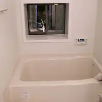 แช่ตัวในอ่างอาบน้ำเพื่อผ่อนคลายความเหนื่อยล้าจากการเดินทาง