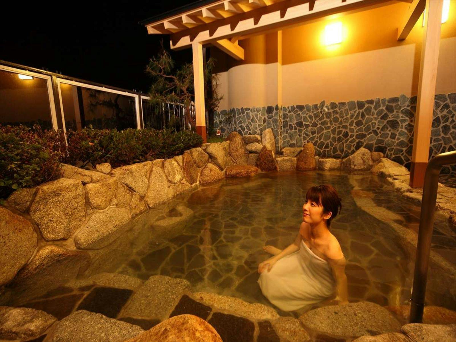 Inasayama Onsen Hotel Amandi ~ Overlooking One of Japan's Three Great Night Views in Nagasaki ~