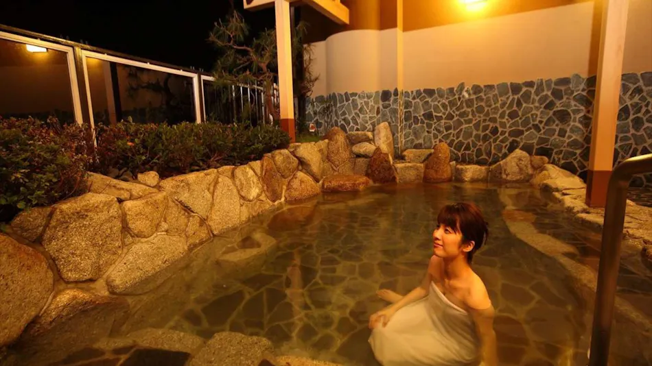 Inasayama Onsen Hotel Amandi ~ Overlooking One of Japan's Three Great Night Views in Nagasaki ~