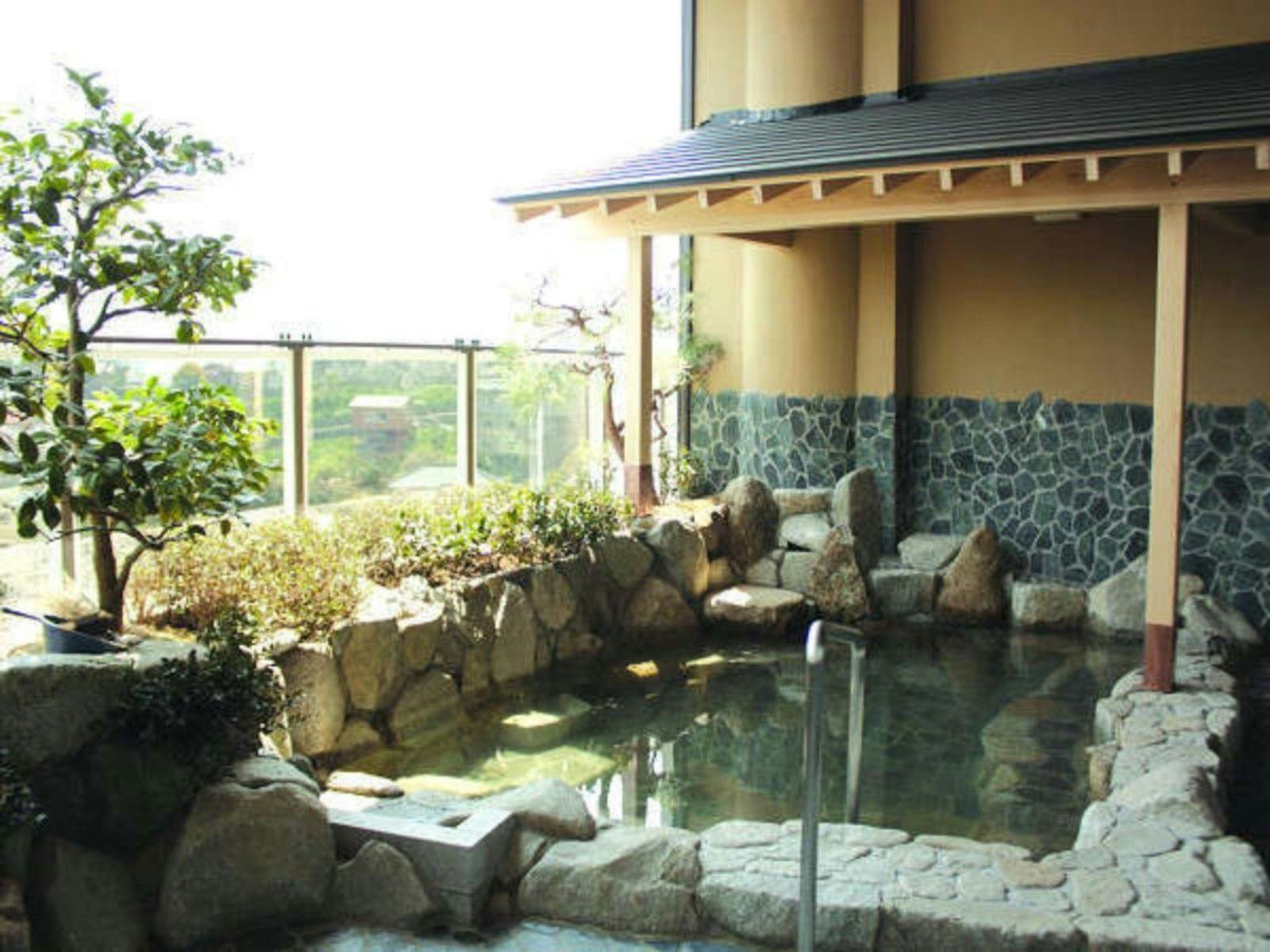 Inasayama Onsen Hotel Amandi ~ Overlooking One of Japan's Three Great Night Views in Nagasaki ~