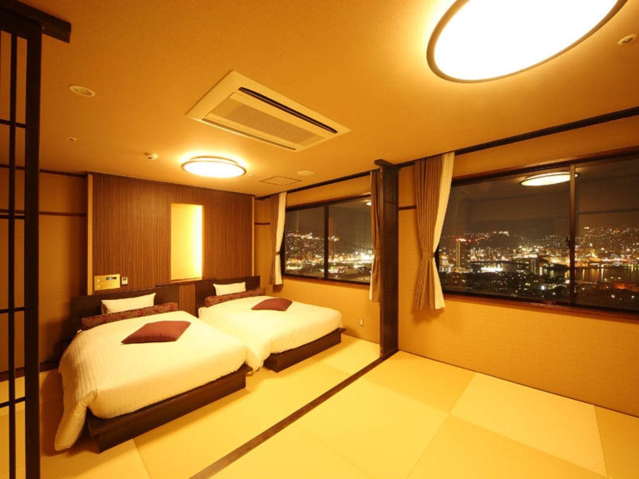 Inasayama Onsen Hotel Amandi ~ Overlooking One of Japan's Three Great Night Views in Nagasaki ~