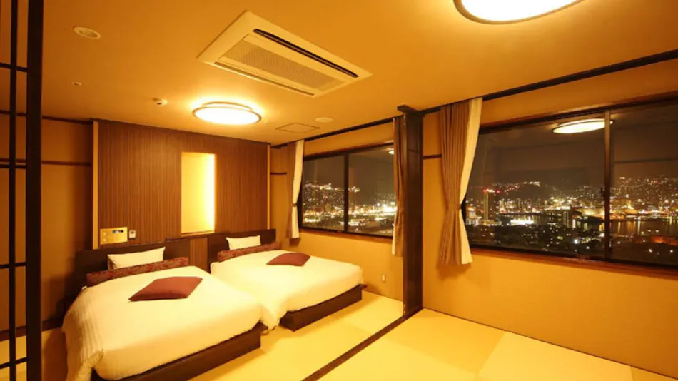 Inasayama Onsen Hotel Amandi ~ Overlooking One of Japan's Three Great Night Views in Nagasaki ~