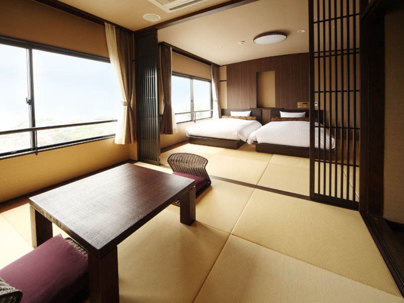 Inasayama Onsen Hotel Amandi ~ Overlooking One of Japan's Three Great Night Views in Nagasaki ~