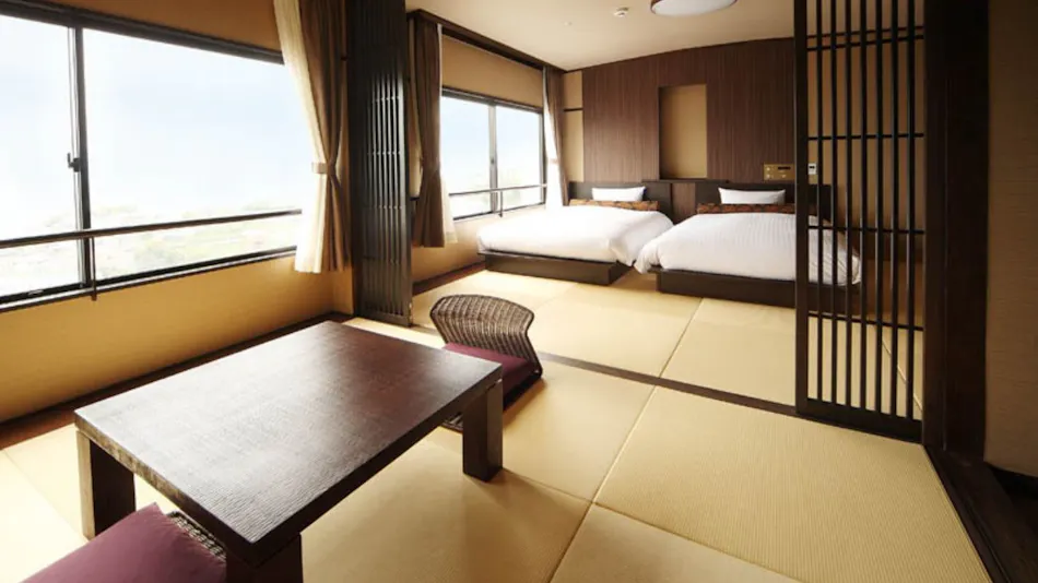 Inasayama Onsen Hotel Amandi ~ Overlooking One of Japan's Three Great Night Views in Nagasaki ~
