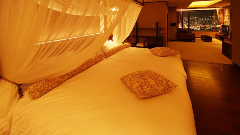 Inasayama Onsen Hotel Amandi ~ Overlooking One of Japan's Three Great Night Views in Nagasaki ~