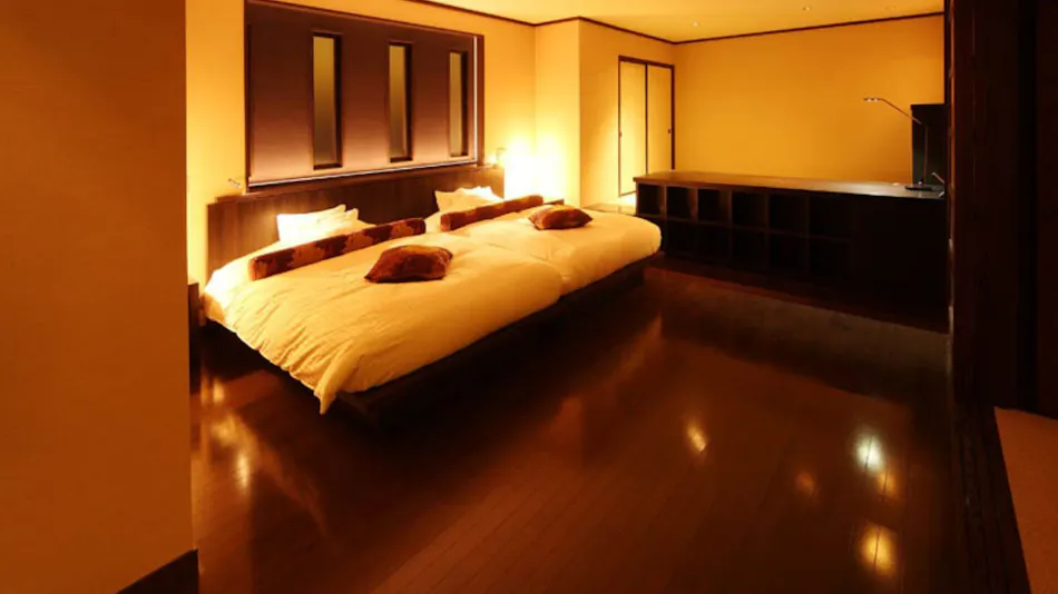 Inasayama Onsen Hotel Amandi ~ Overlooking One of Japan's Three Great Night Views in Nagasaki ~