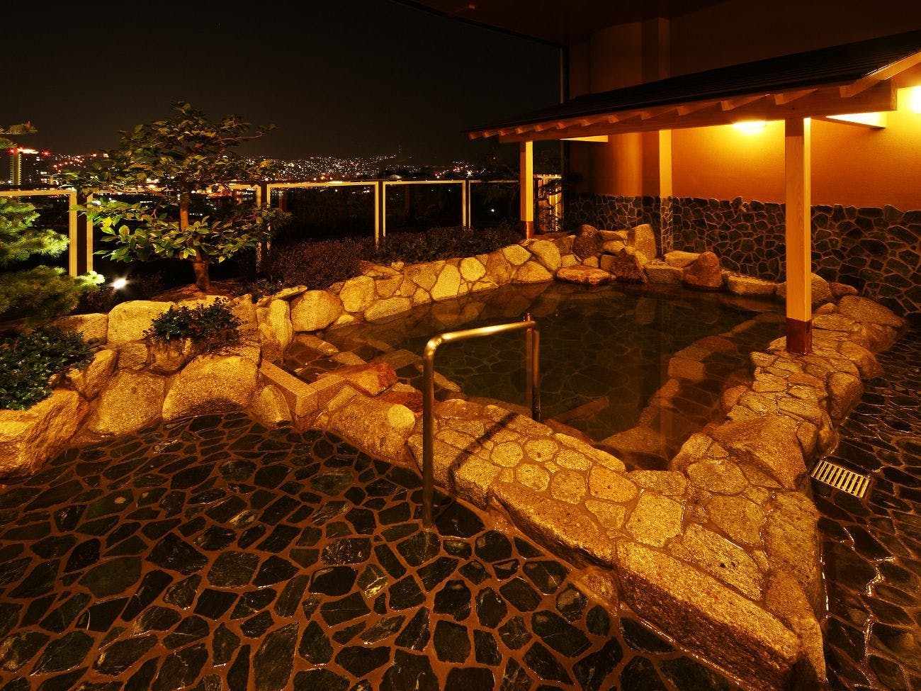 อ่างอาบน้ำกลางแจ้งสไตล์ญี่ปุ่น