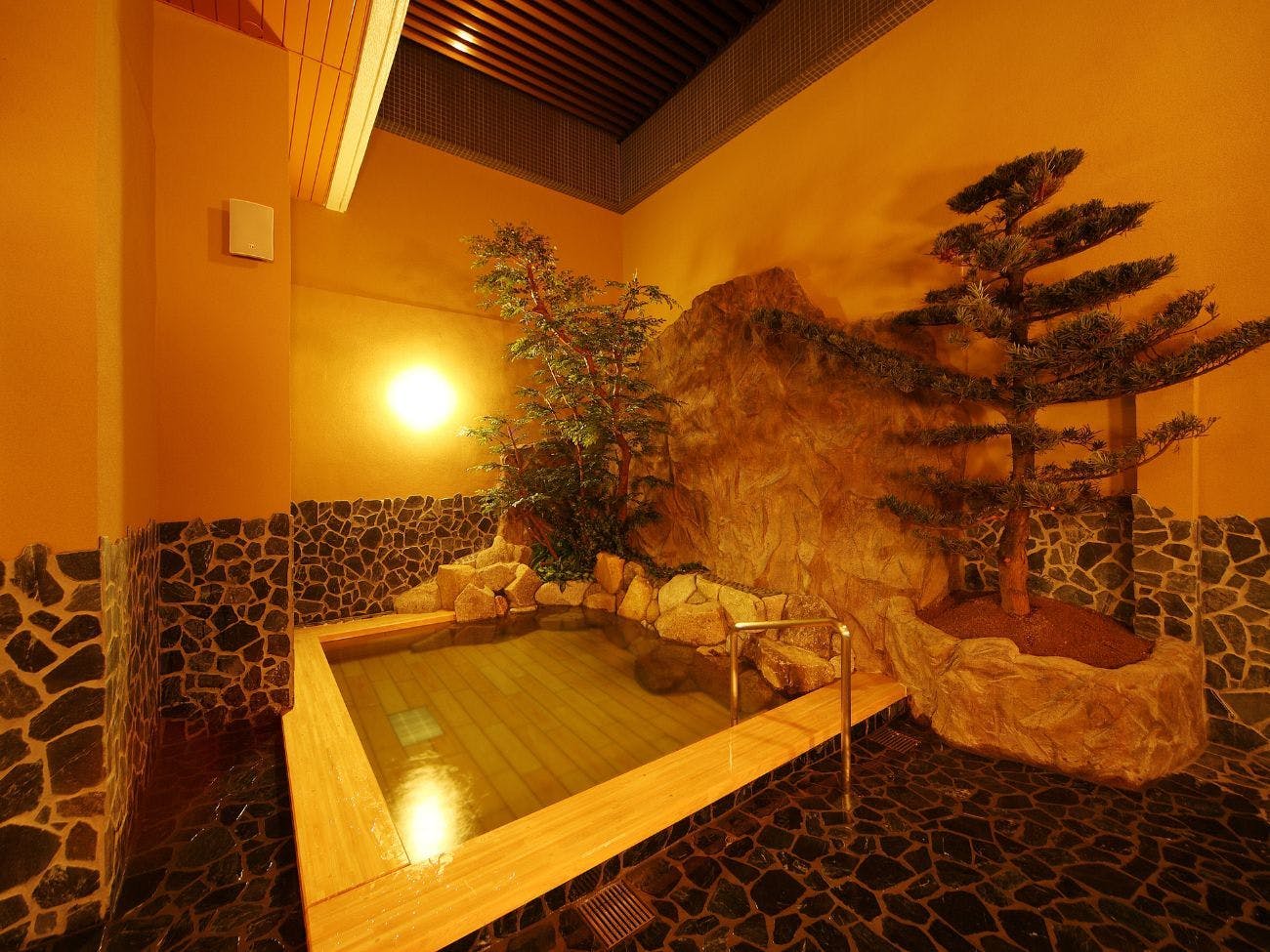 Inasayama Onsen Hotel Amandi ~ Overlooking One of Japan's Three Great Night Views in Nagasaki ~