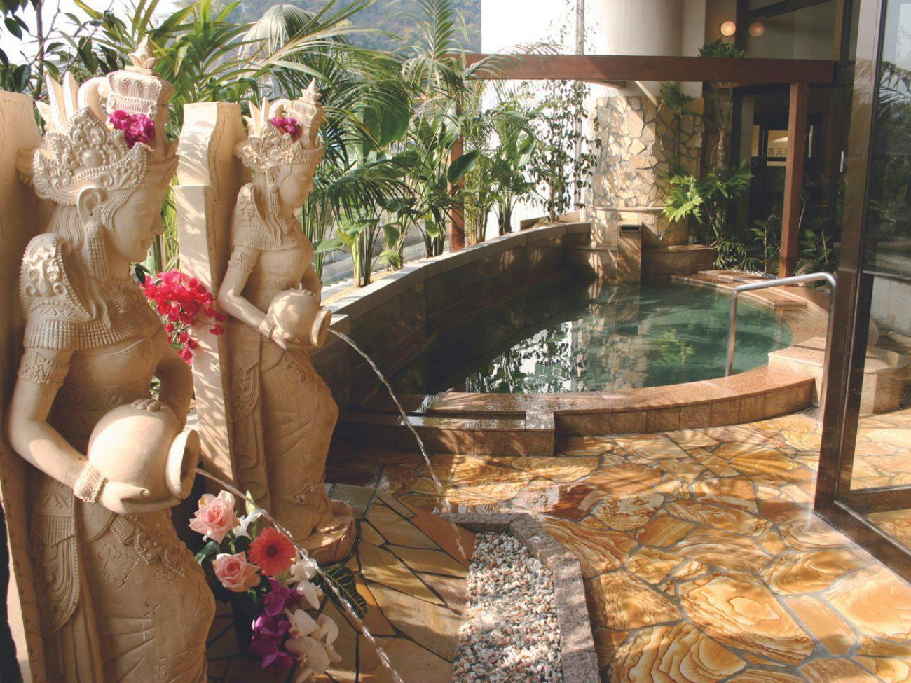 Inasayama Onsen Hotel Amandi ~ Overlooking One of Japan's Three Great Night Views in Nagasaki ~