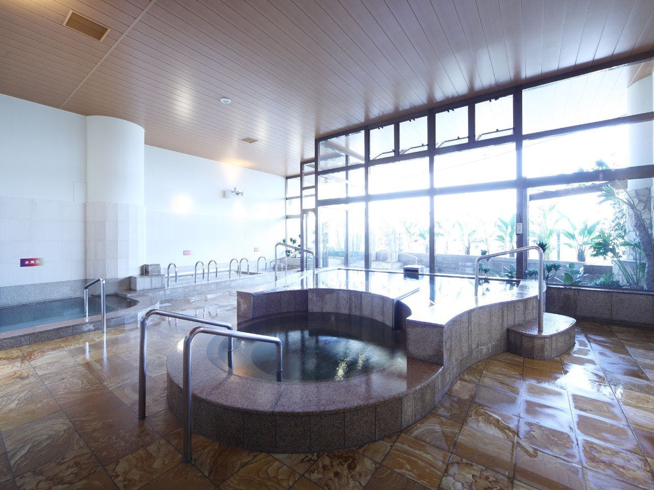 Inasayama Onsen Hotel Amandi ~ Overlooking One of Japan's Three Great Night Views in Nagasaki ~