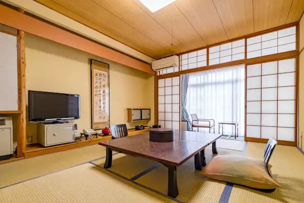 전통과 고요함이 조화를 이루는 일본식 방