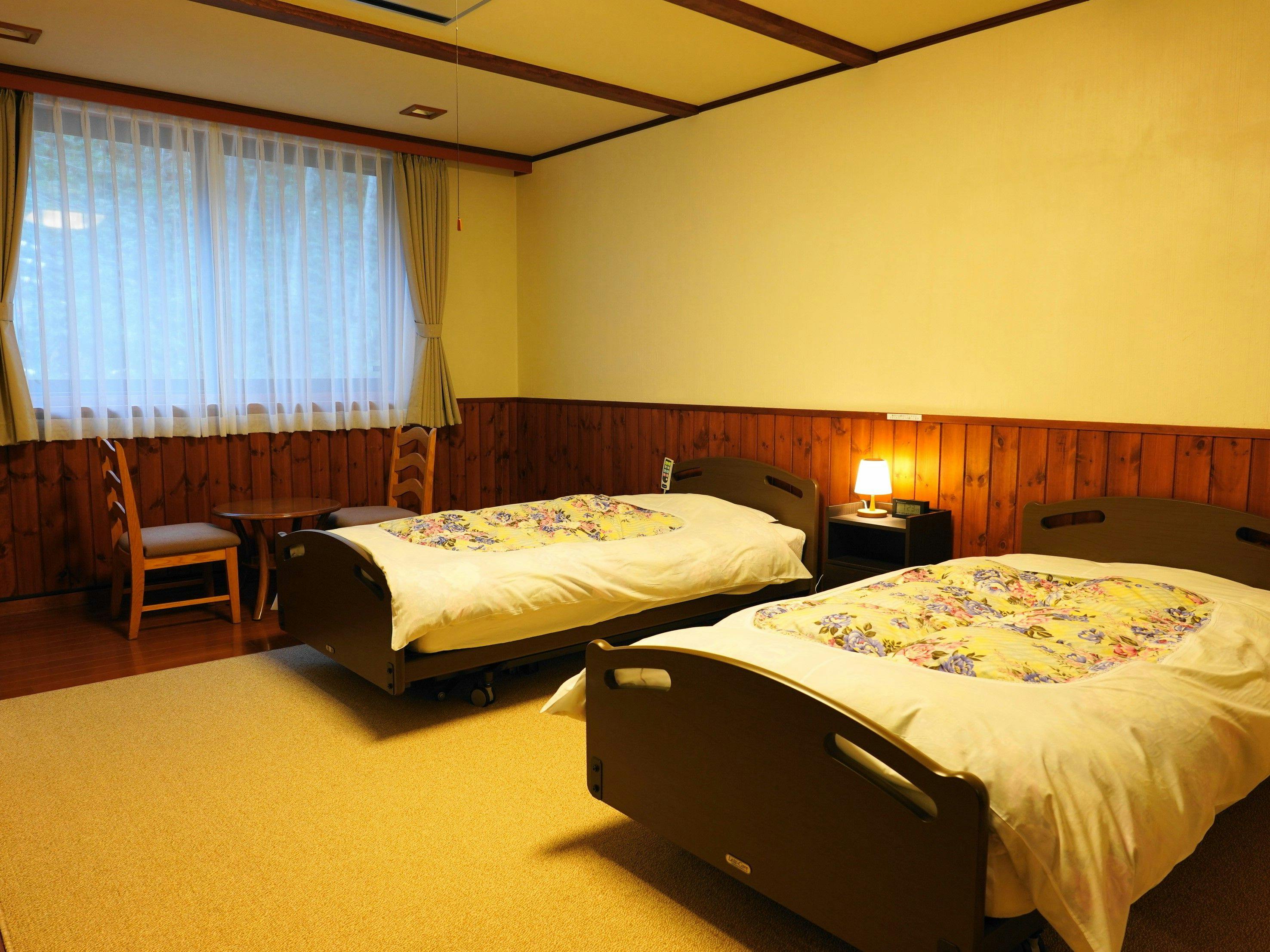 Kamar Twin Jepang (Tempat Tidur Reclining)