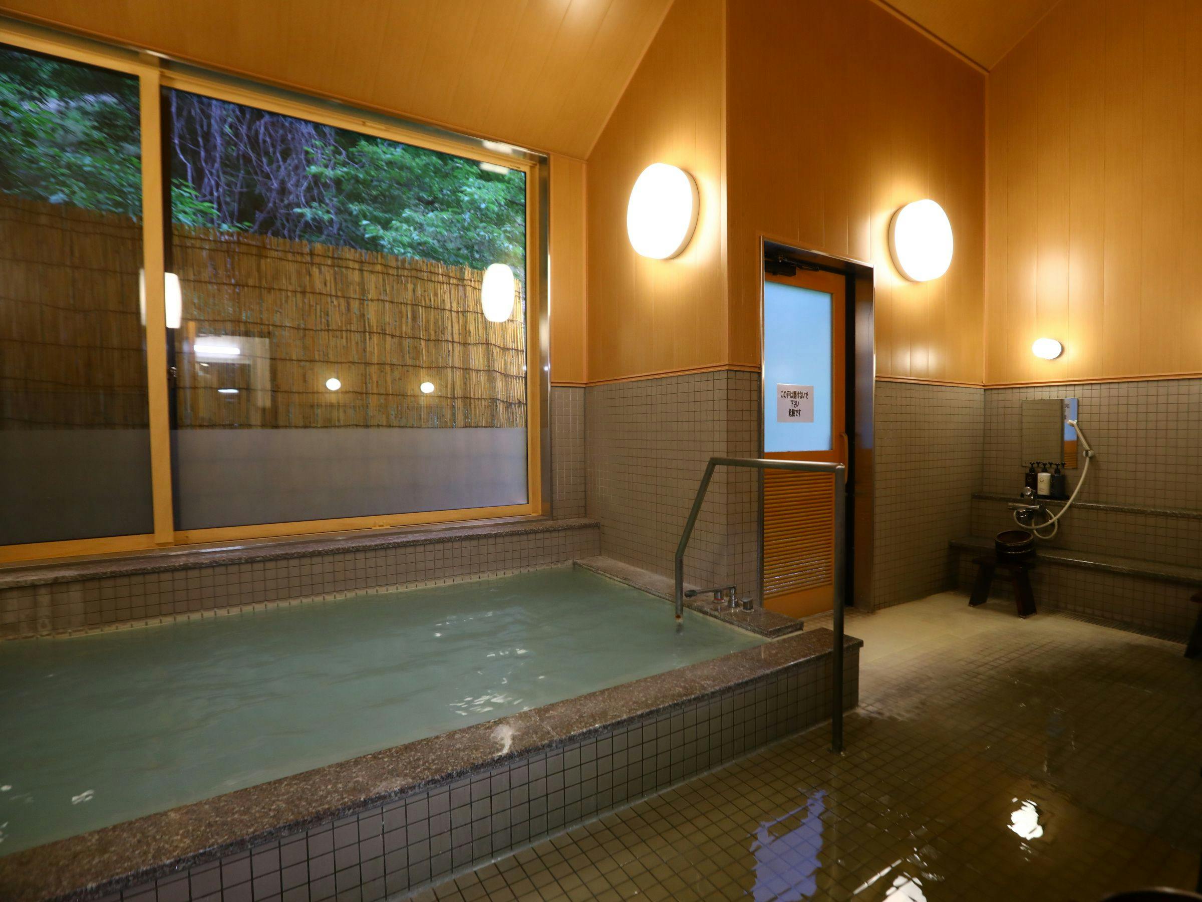 น้ำพุร้อน: ห้องอาบน้ำขนาดใหญ่