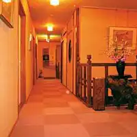 Di dalam gedung