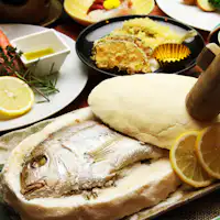 迫力満点!一尾まるまる使用した塩釜焼き!