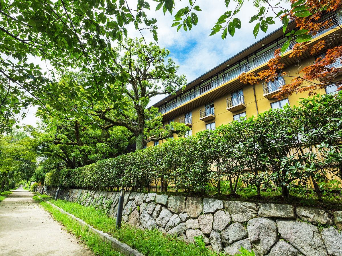 *【ภายนอก】