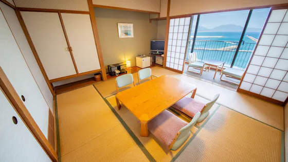 Kamar Gaya Jepang 8 Tatami dengan Pemandangan Laut