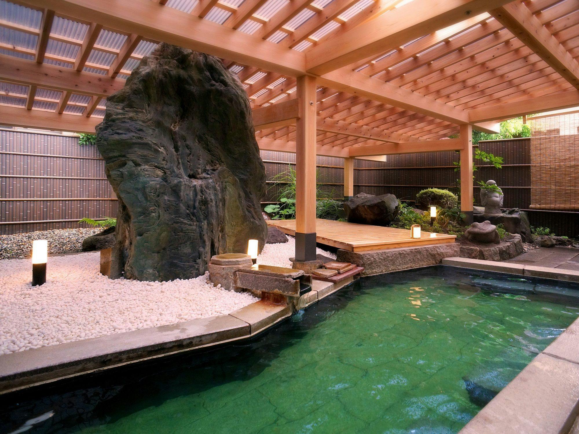 ออนเซ็นกลางแจ้ง สำหรับผู้ชาย