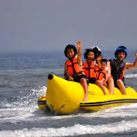 Ride the banana boat into the vast ocean!
