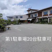 ที่จอดรถด้านหน้า