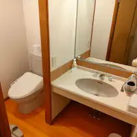 6 เสื่อ, 8 เสื่อ, ห้องน้ำ, อ่างล้างหน้า