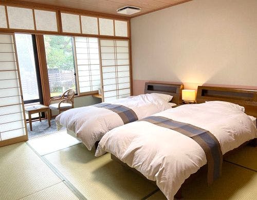 １０畳間タイプにツインベッド