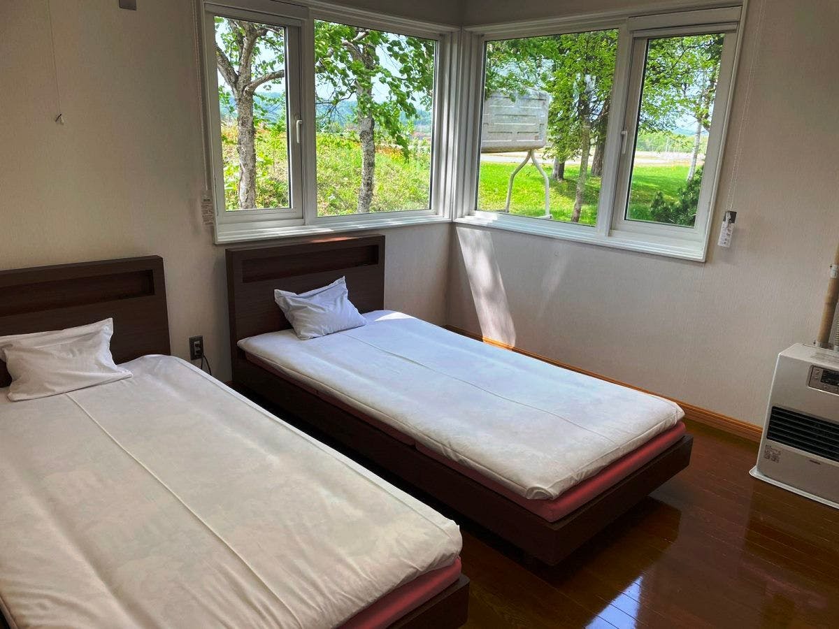 ประเภทเช่าเหมาหลัง (สำหรับ 6 ถึง 12 คน) ห้องเตียงคู่