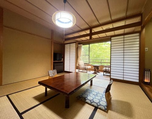 【客室】和室8畳★明るい光と心地よい風