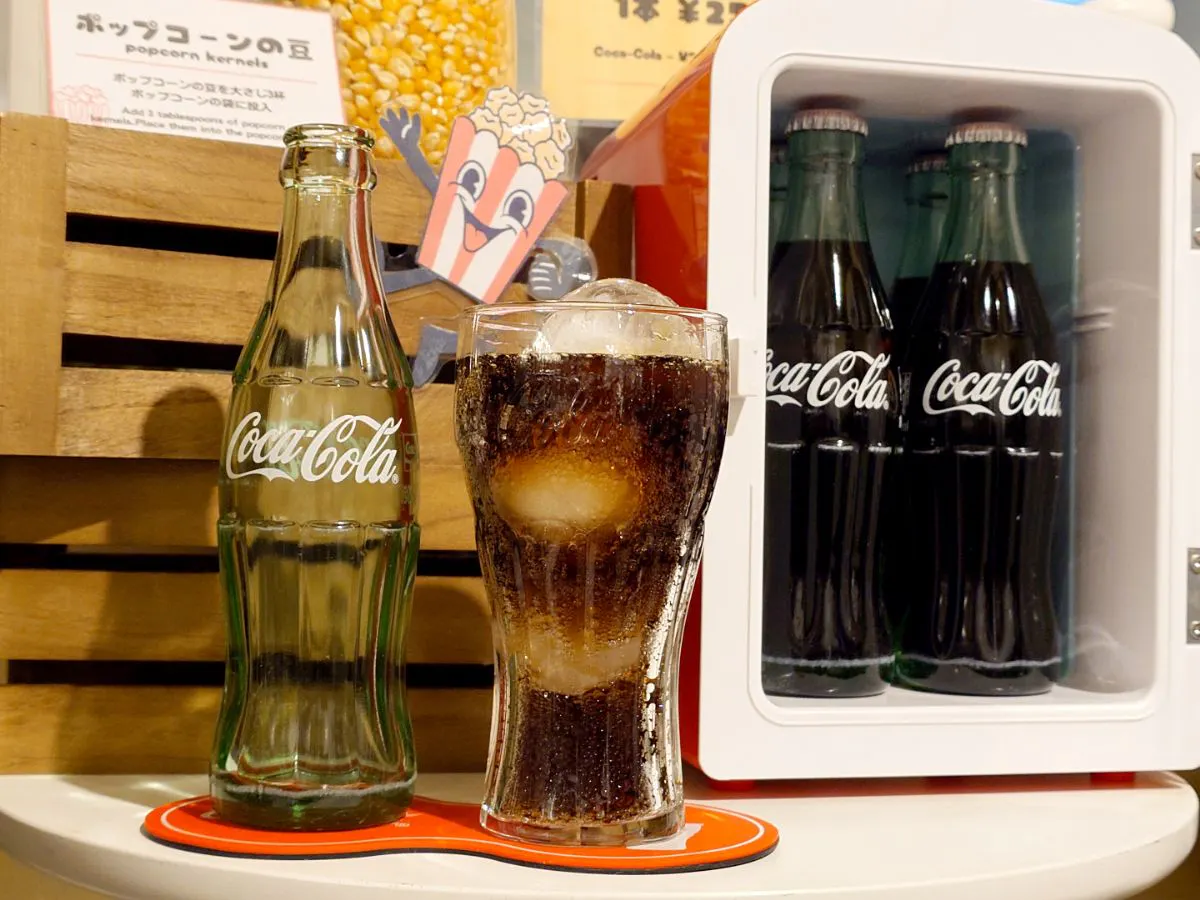 มีโค้กขวดจำหน่าย (ขายในครัว มีค่าใช้จ่าย)