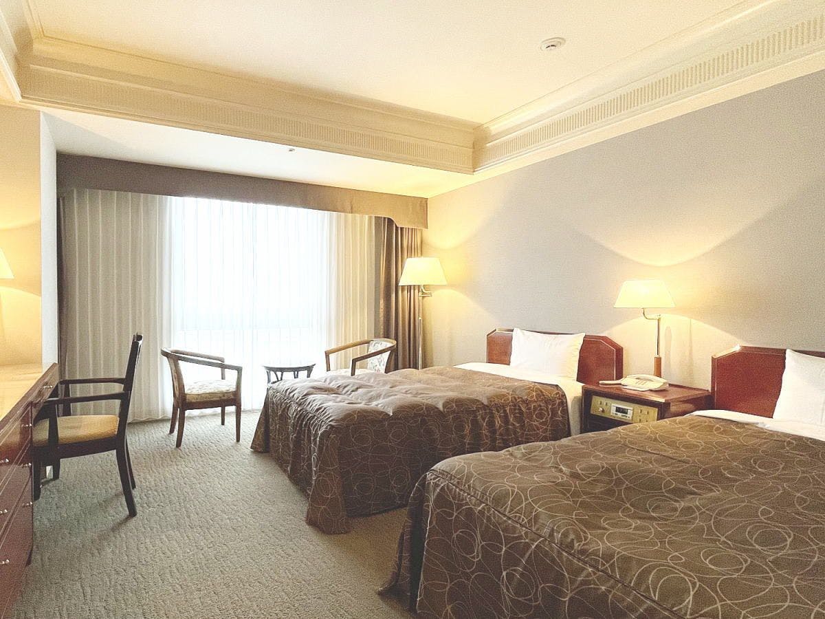 [ห้องพักเตียงคู่ที่ปรับปรุงบางส่วน]