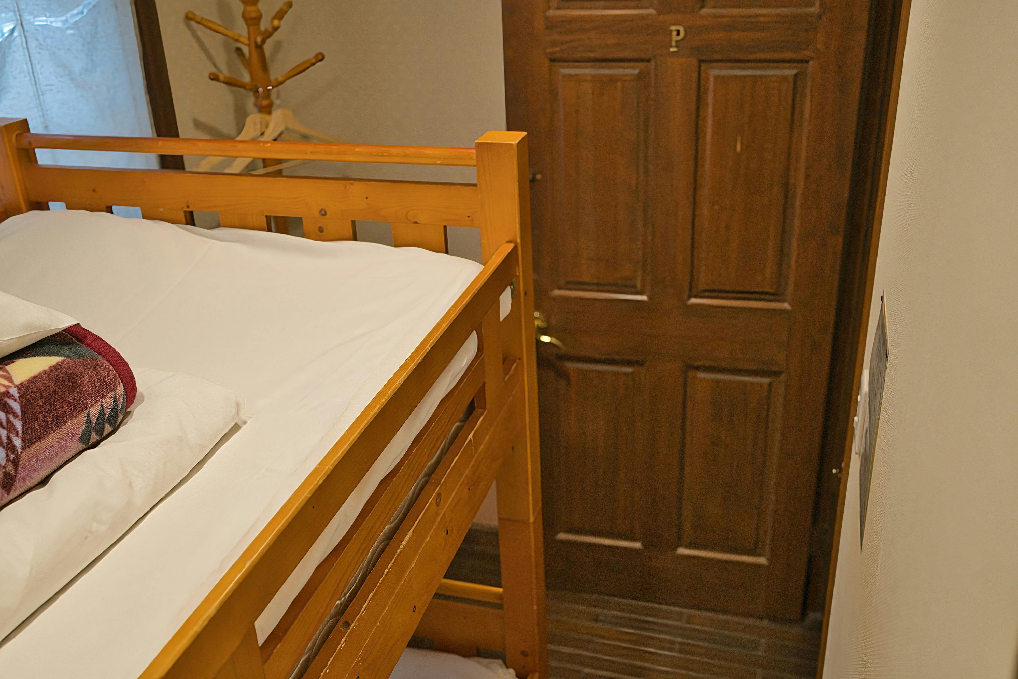 IZA Kamakura Guest House & Bar