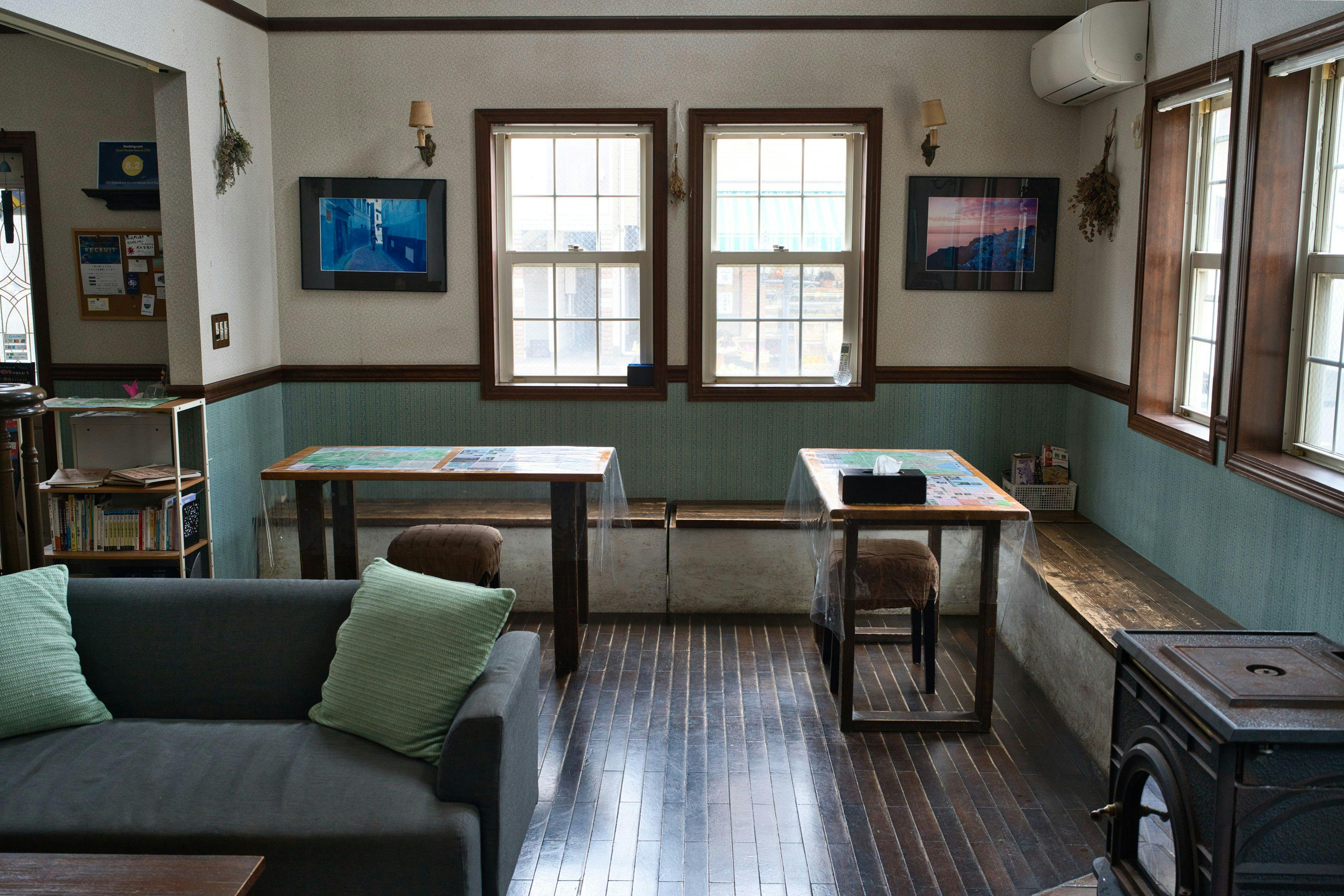 IZA Kamakura Guest House & Bar