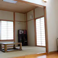 거실 옆 일본식 방. 이불 3세트를 깔 수 있습니다.