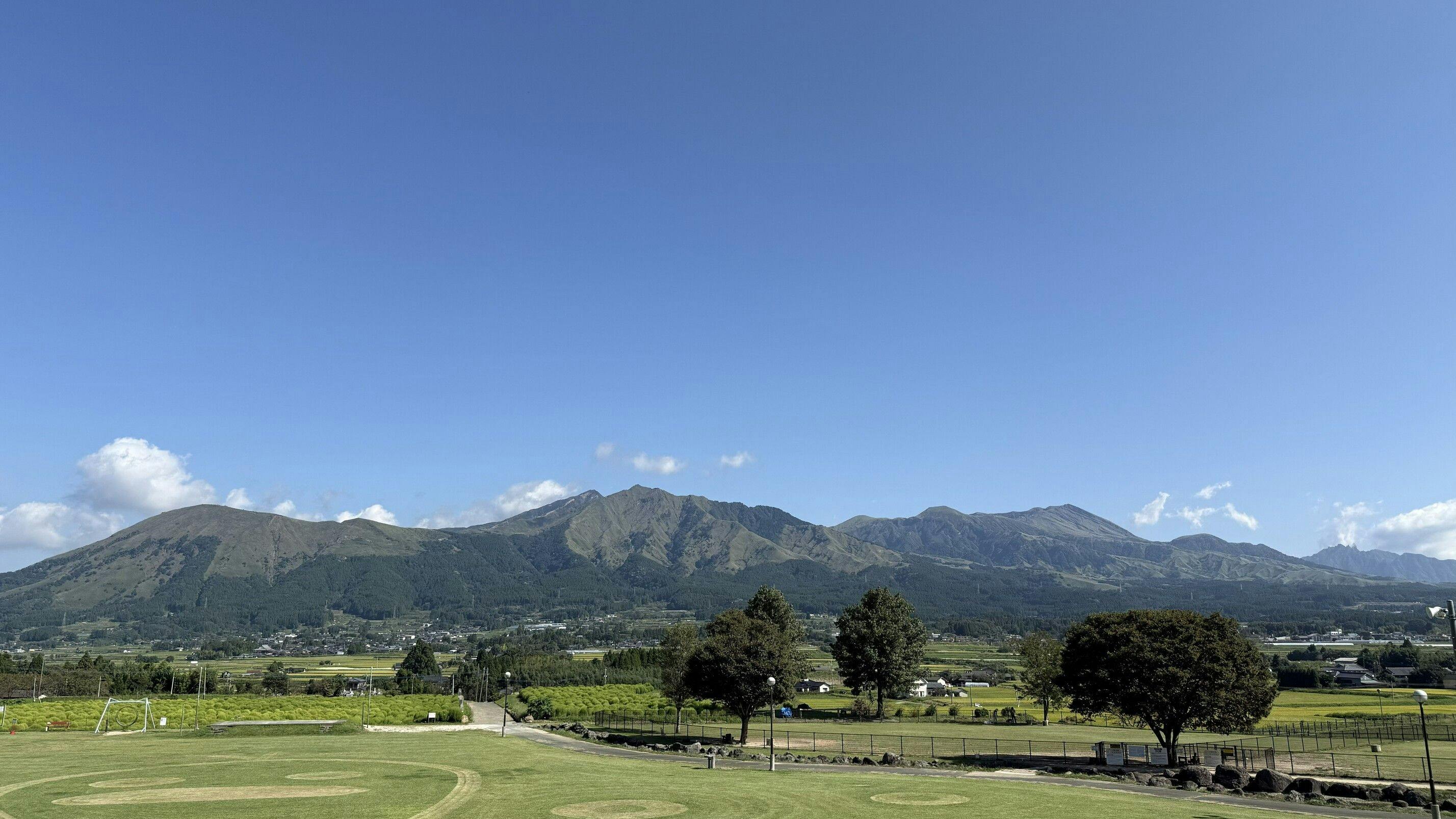 ทิวทัศน์ของมินามิอาโสะ วิวเทือกเขาอะโสะทั้งห้ายอด