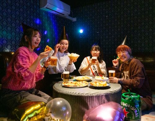 お好きな食べ物を持ち込んで楽しめます！