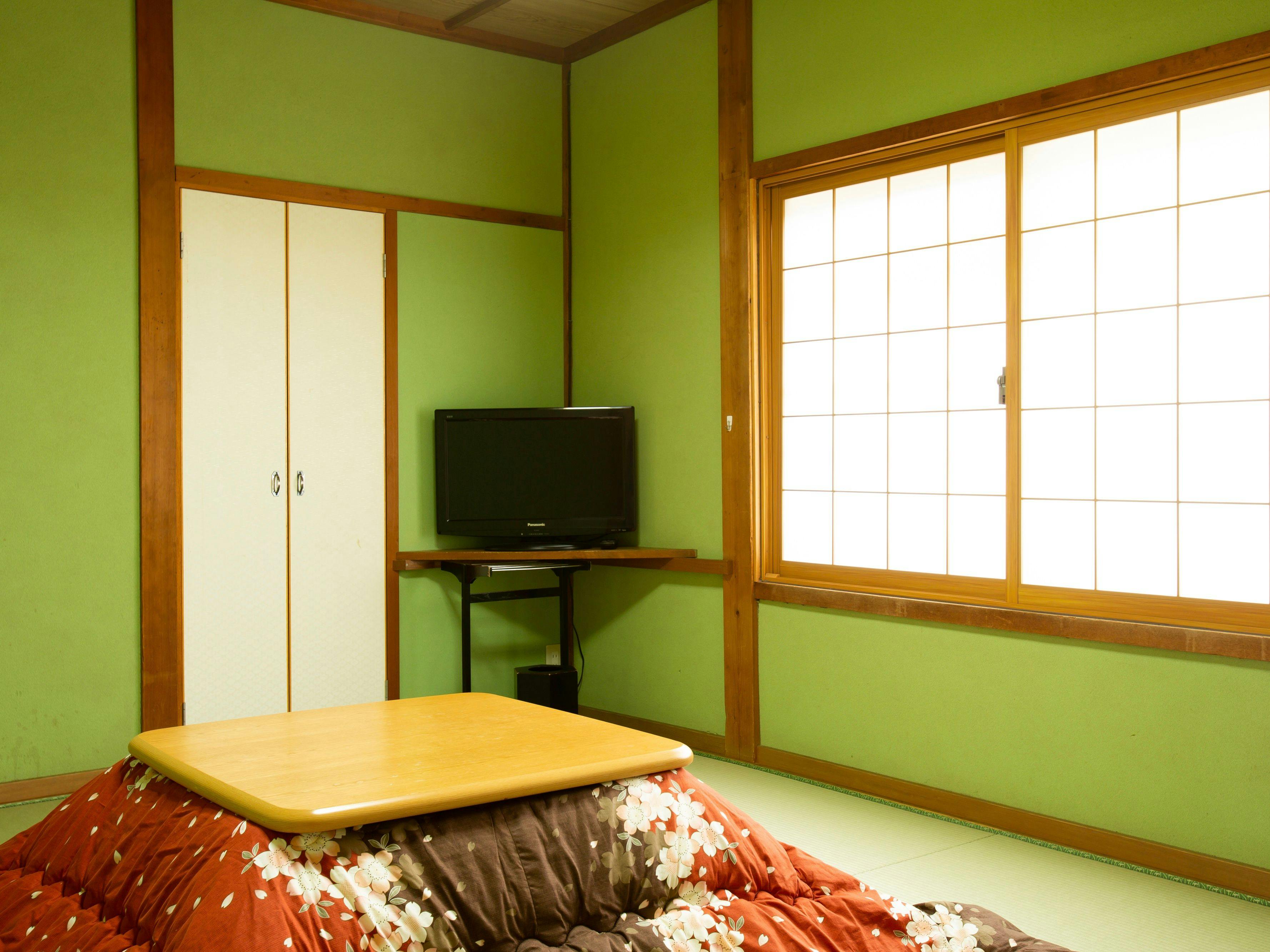 2층 일본식 방. 겨울에는 코타츠를 준비합니다.