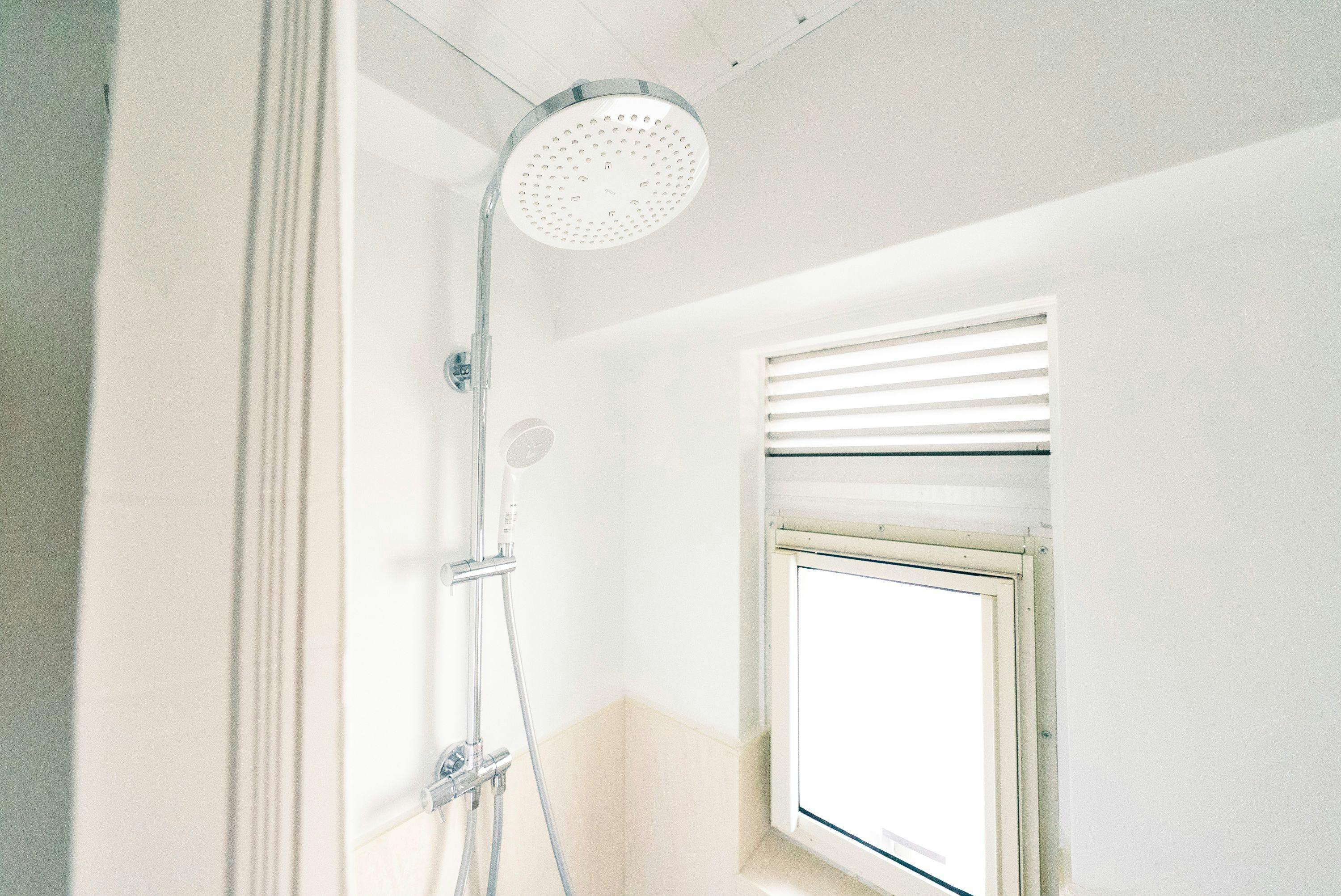 ห้องน้ำพร้อมเรนชาวเวอร์