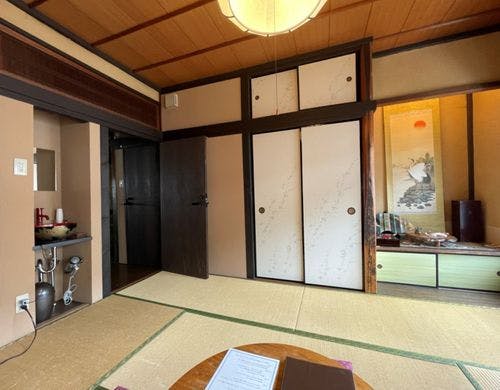 門前通り側8畳和室（tsuru)