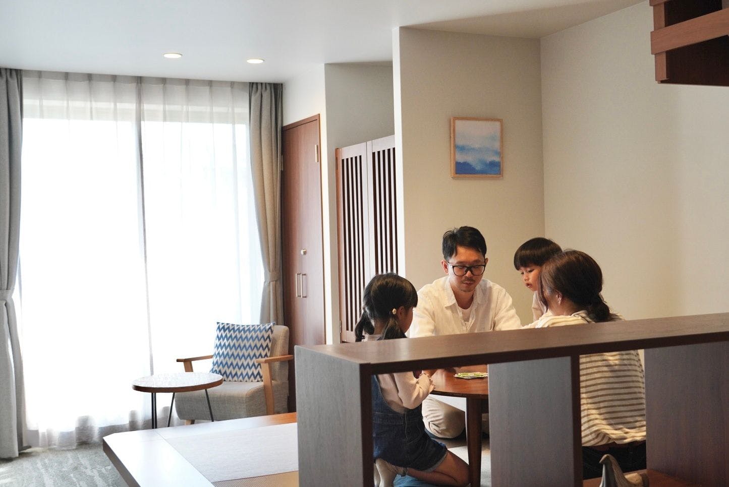 ใช้เวลาครอบครัวที่แสนวิเศษในพื้นที่เสื่อทาทามิ