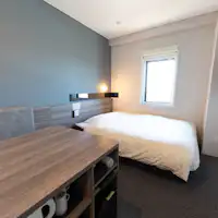 โต๊ะกว้างช่วยให้การทำงานราบรื่นขึ้น