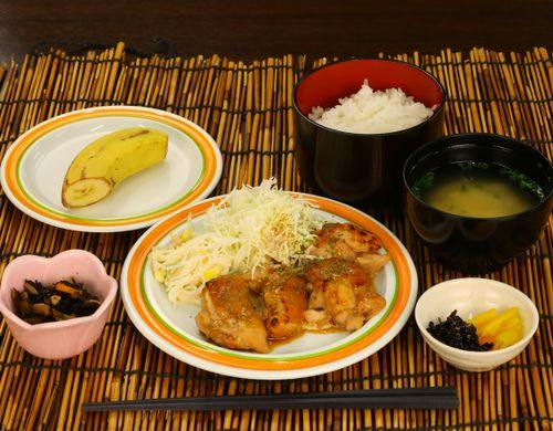 夕食は日替わり定食です