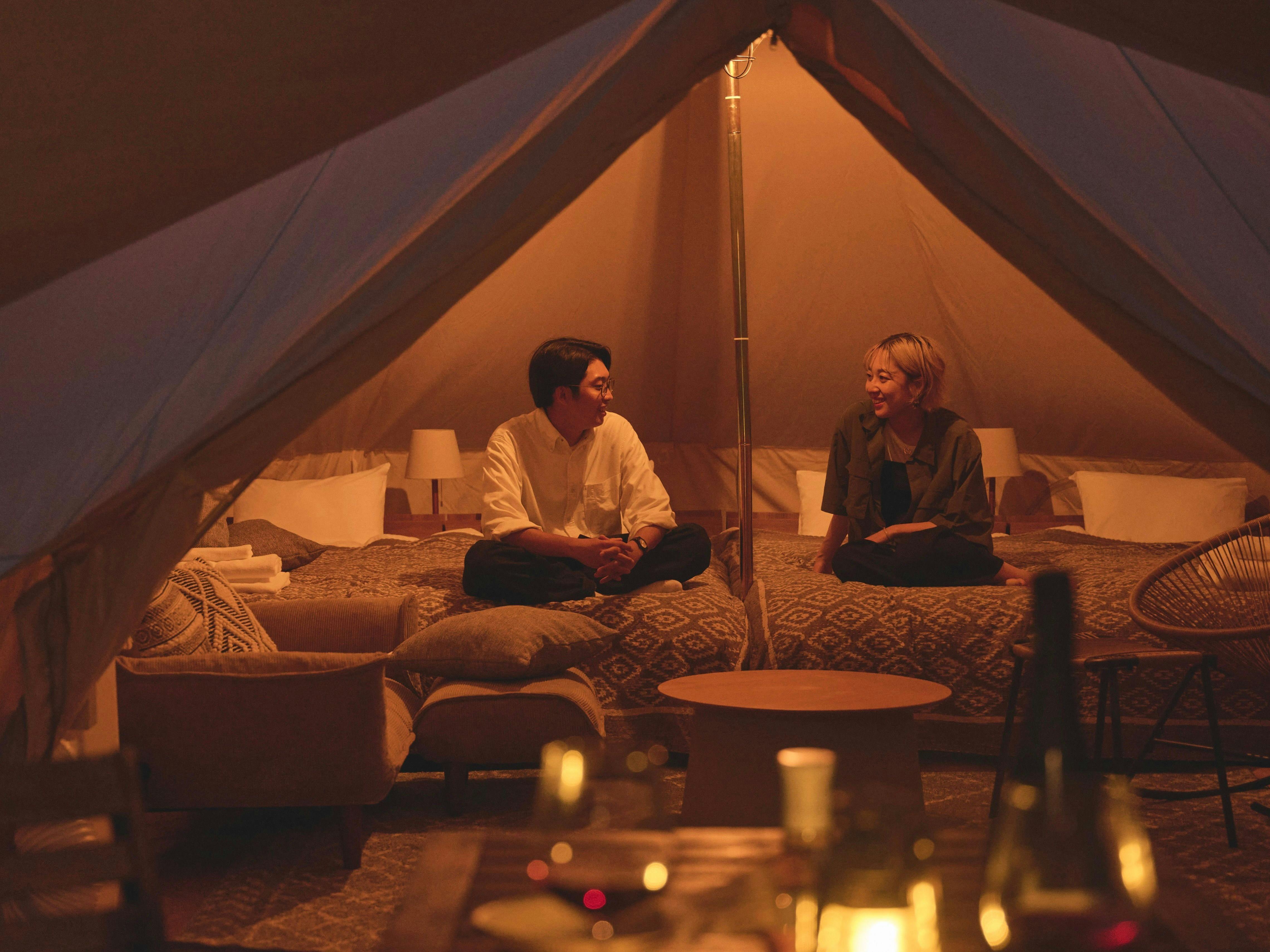 เต็นท์แกลมปิ้งพร้อมเตียงเดี่ยว 4 เตียง