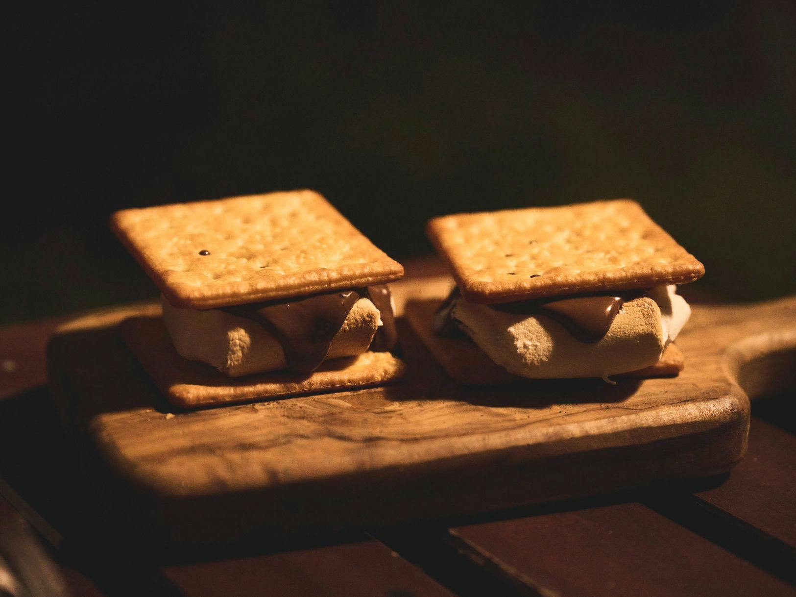 เหมาะกับการตั้งแคมป์ไฟ: สโมร์ (สามารถสั่งซื้อได้ในสถานที่)