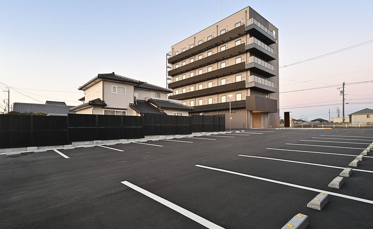 ที่จอดรถฟรี/35 คัน (มาก่อนได้ก่อน)