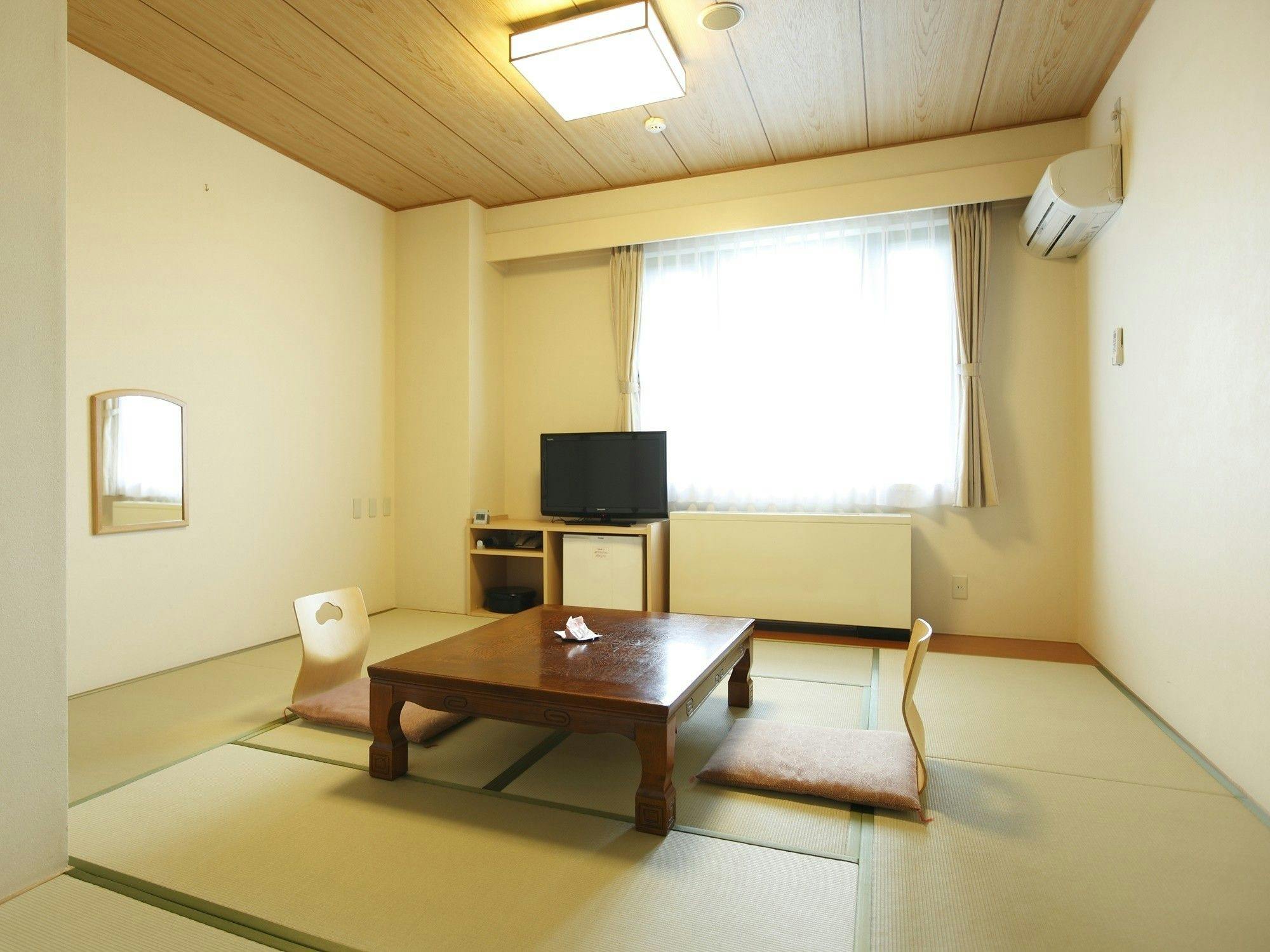 【Bilik Standard Jepun 8 Tatami】